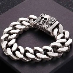 Bracelet Tête De Mort D'Écumeur Des Mers -Pirate Costume Shop bracelet flibusiter