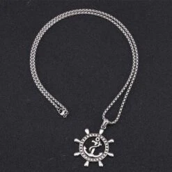 ▷ Collier Gouvernail Pirate -Pirate Costume Shop collier pendentif gouvernail pirate 3